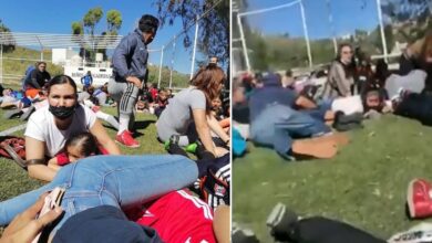Photo of VIDEOS: “Don’t stand up, don’t stand up”, they kill 4 policemen near soccer fields where there were families and children